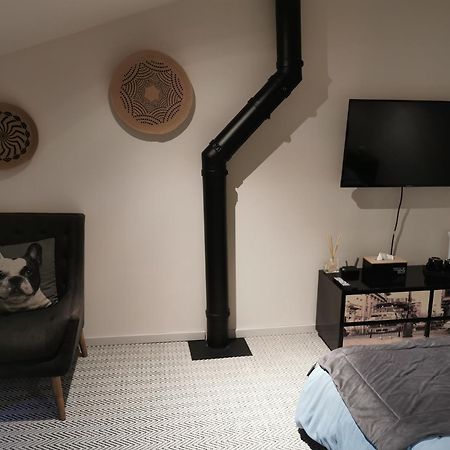 Au Domaine De Gigie Bed and Breakfast Chervettes Δωμάτιο φωτογραφία