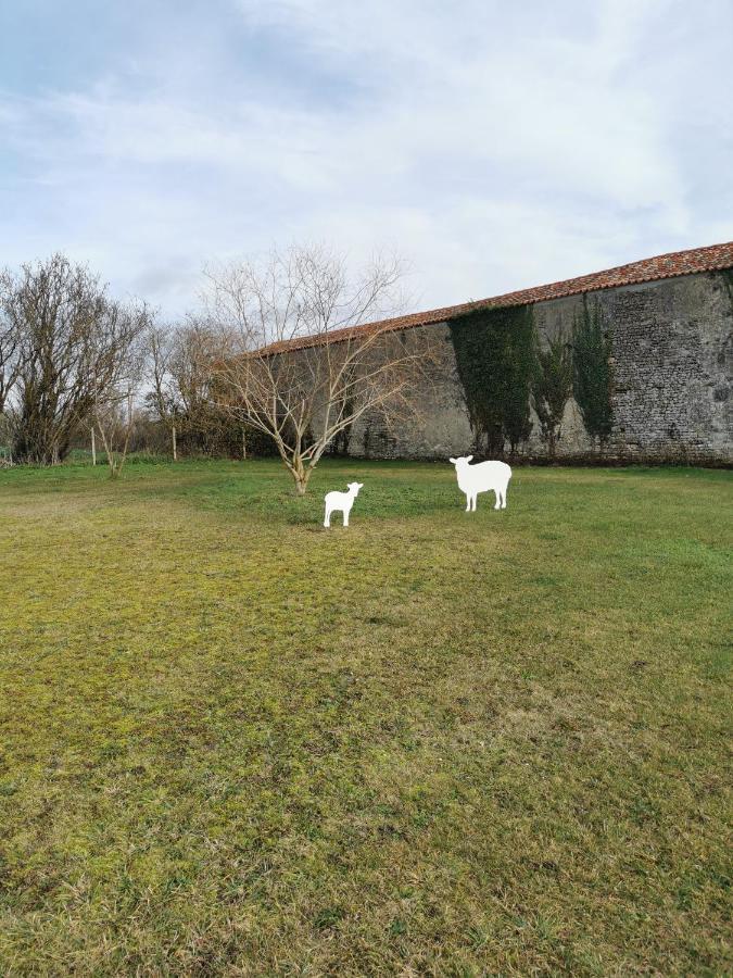 Au Domaine De Gigie Bed and Breakfast Chervettes Εξωτερικό φωτογραφία